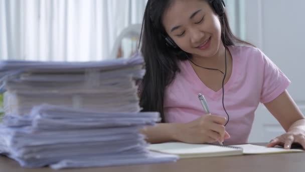 Trabajo Desde Casa Concepto Resolución Jóvenes Mujeres Asiáticas Están Trabajando — Vídeo de stock