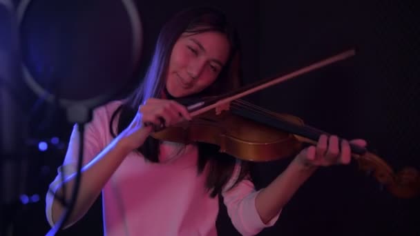 Audio Opname Concept Van Resolutie Aziatische Meisjes Spelen Viool Studio — Stockvideo
