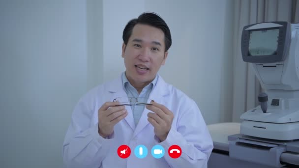 Video Calling Concept Resolution Ophthalmologist Explaining Selection Eyeglasses — Stock Video