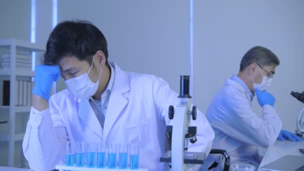 Araştırma Konsepti Çözünürlüğü Bilim Adamları Laboratuvar Araştırmaları Konusunda Stresliler — Stok video