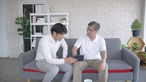 Concept Entreprise Résolution Les Hommes Asiatiques Présentant Leur Travail Sur — Video