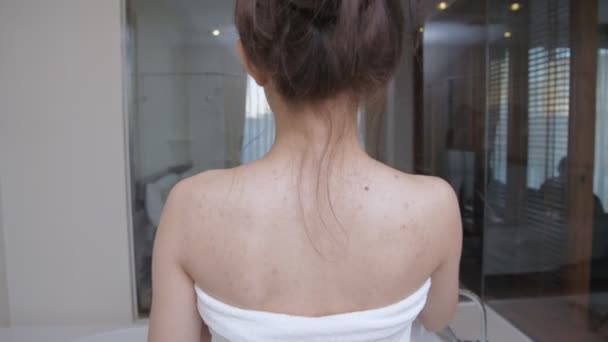 Gesundheitskonzept Der Auflösung Asiatische Mädchen Bereiten Sich Auf Ein Bad — Stockvideo
