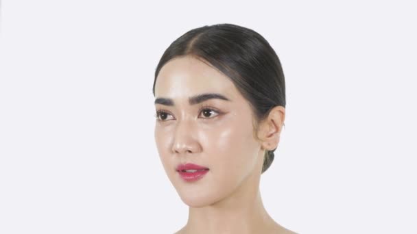Beauty Konzept Der Auflösung Junge Asiatin Schaut Mit Heiterkeit Auf — Stockvideo