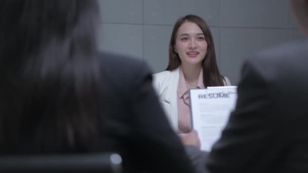4K解析度的业务概念 亚洲妇女在一家公司求职面试 — 图库视频影像