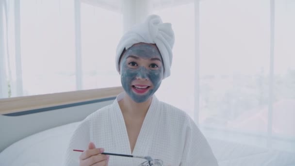 Conceptul Spa Rezoluție Asiatice Fete Introduc Tratament Spa Facial Domiciliu — Videoclip de stoc