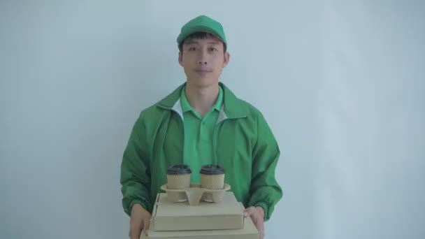 Geschäftskonzept Der Auflösung Asiatisches Kurierpersonal Liefert Pakete Auf Weißem Hintergrund — Stockvideo