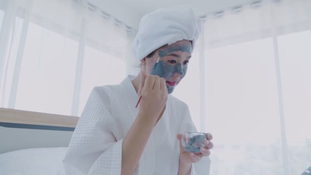 Lázeňský Koncept Resolution Asijské Žena Použití Obličejový Krém Ložnici — Stock video