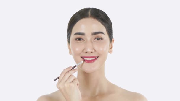 Conceito Beleza Resolução Menina Asiática Maquiagem Fundo Branco — Vídeo de Stock
