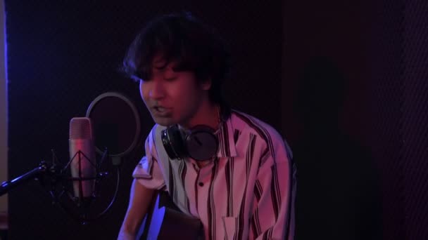 Concept Enregistrement Audio Résolution Chanteur Solo Enregistre Une Chanson Studio — Video