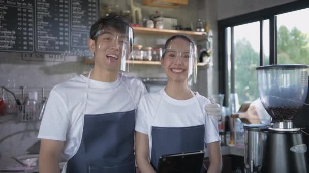 Kaffebutik Koncept Upplösning Butiksägaren Bjuder Kunderna Att Använda Caféet — Stockvideo