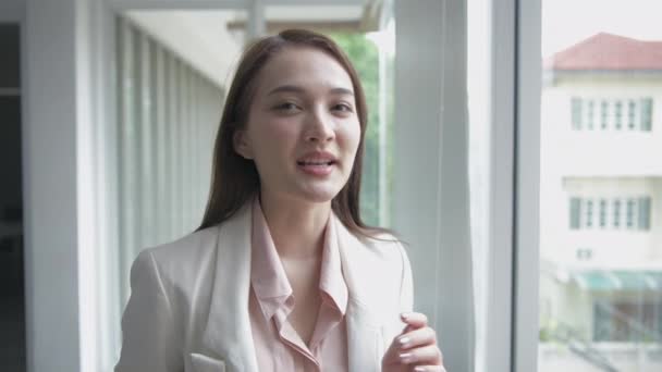Forretningskonsept Resolution Asiatiske Kvinner Snakker Jobbe Kontoret – stockvideo