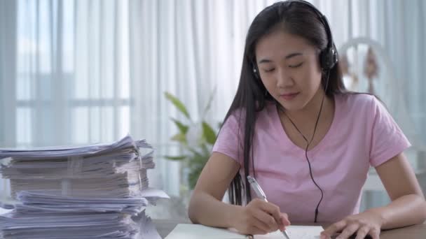 Trabajo Desde Casa Concepto Resolución Jóvenes Mujeres Asiáticas Están Trabajando — Vídeo de stock