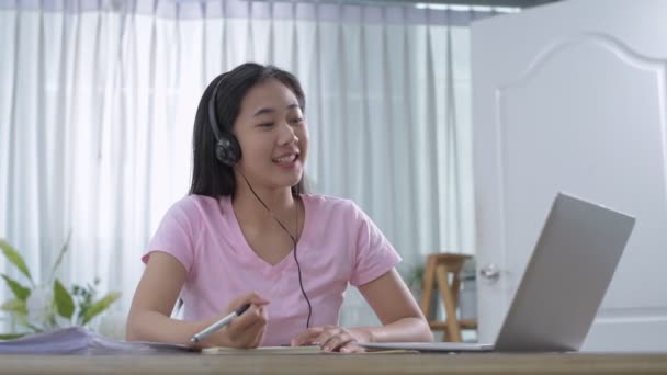 Concetto Educativo Risoluzione Ragazze Asiatiche Stanno Comunicando Utilizzando Computer — Video Stock