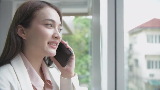 Business Concept Resolution Asian Girls Happily Talking Phone Office — Stock Video