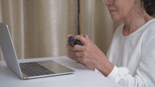 Holiday Concept Resolution Asian Old Women Playing Games Happily Room — Stock Video