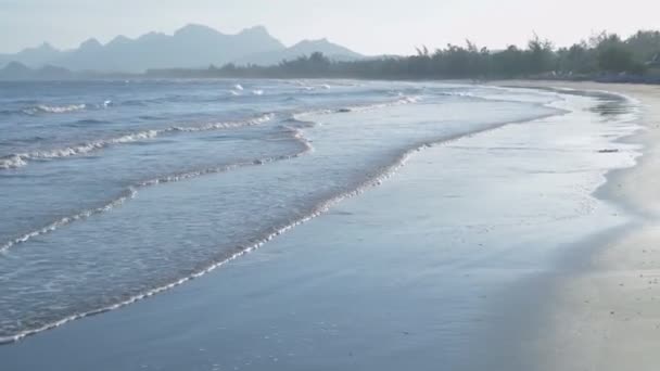 Вид Природу Разрешении Волны Бьют Пляжу — стоковое видео