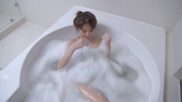 Zdravotní Koncepce Rozlišení Asijské Dívky Těší Pohodlné Koupel — Stock video
