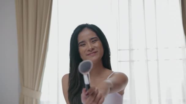 Concepto Belleza Resolución Las Mujeres Asiáticas Muestran Sus Accesorios Maquillaje — Vídeos de Stock