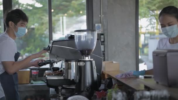 Barista Konzept Der Auflösung Das Personal Putzt Morgens Das Café — Stockvideo