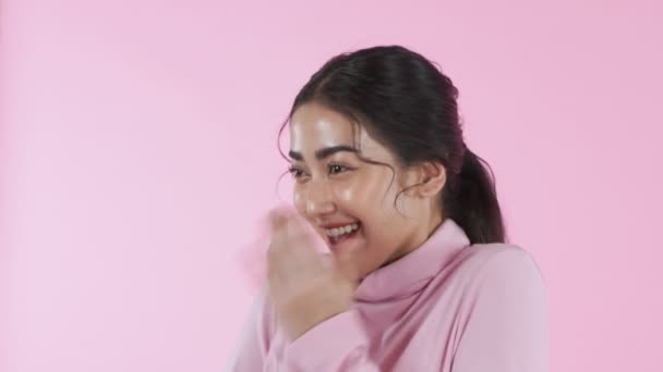 Schoonheidsconcept Van Resolution Jong Aziatisch Vrouw Vreugde Roze Achtergrond — Stockvideo