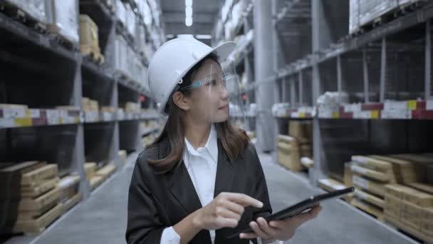 Business Concept Resolution Asian Woman Checking Products Warehouse Modern Technology — Stock Video