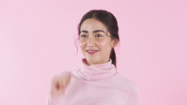 Concepto Belleza Resolución Joven Mujer Asiática Bailando Con Diversión Sobre — Vídeo de stock