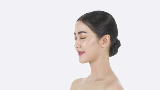 Conceito Beleza Resolução Uma Jovem Mulher Asiática Desfrutando Rosto Refrescante — Vídeo de Stock