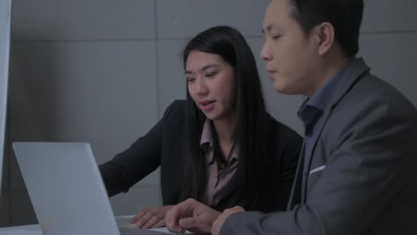 Concept Entreprise Résolution Asiatiques Hommes Affaires Travaillant Avec Des Secrétaires — Video