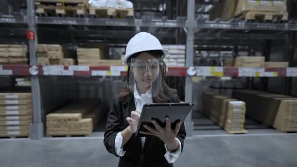 Business Concept Resolution Asian Women Intently Inspecting Items Warehouse — Stock Video