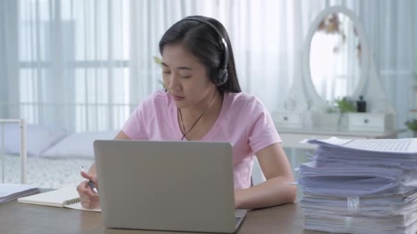 Koncepcja Biznesowa Rozdzielczości Młode Azjatki Ciężko Pracują Domu — Wideo stockowe