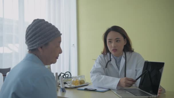 Conceito Saúde Resolução Médico Está Explicando Doença Para Paciente — Vídeo de Stock