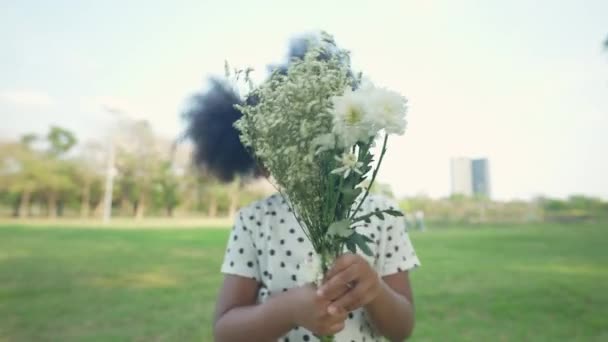 Holiday Concept Resolution African Girl Giving Flowers Park — Stock Video
