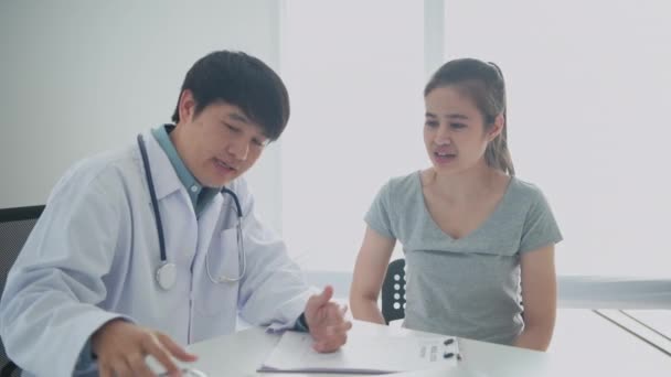 Conceito Médico Resolução Médico Está Medir Temperatura Quarto Hospital — Vídeo de Stock