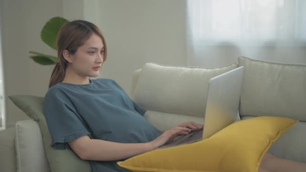 Concepto Mujer Embarazada Resolución Asiática Chica Someterse Chequeo Con Manómetro — Vídeo de stock
