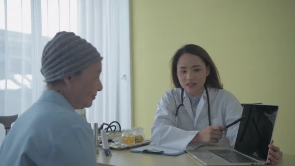 Concepto Salud Resolución Médico Está Explicando Enfermedad Paciente — Vídeo de stock