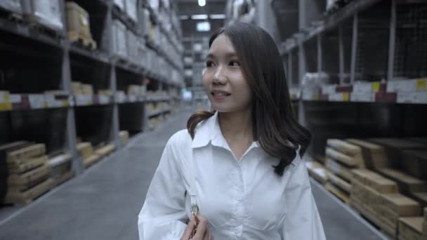Nákupní Koncept Resolution Asijské Žena Walking Warehouse — Stock video