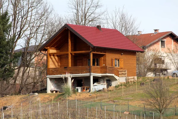 Modern Nieuw Gebouwd Houten Houten Huis Met Grote Open Veranda — Stockfoto