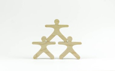 İş adamları bir arada durur. Beyin fırtınası ve destek konsepti