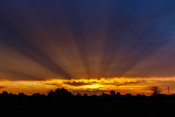 Dramático Ardente Colorido Africano Sunset Sky — Fotografia de Stock