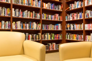 Kütüphane oturma alanı