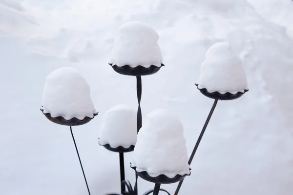 Snow coverd Garden decor — Stock Photo, Image