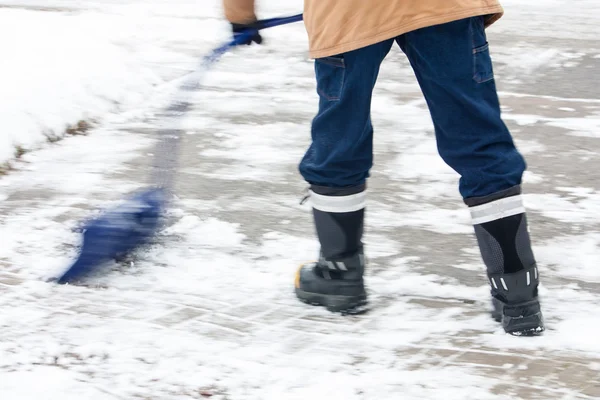 Pushing the snow with curved snow shovel — Stock Photo, Image