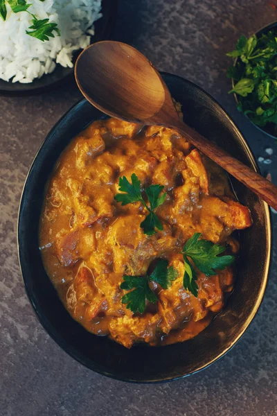 Traditional Indian Brittish Dish Butter Chicken Bowl Basmati Rice Spices — Stock Photo, Image