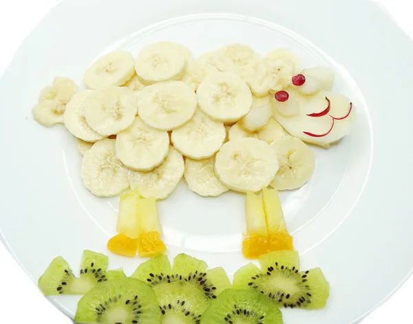 Творчий фруктовий дитячий десерт корабель форма тварин — стокове фото