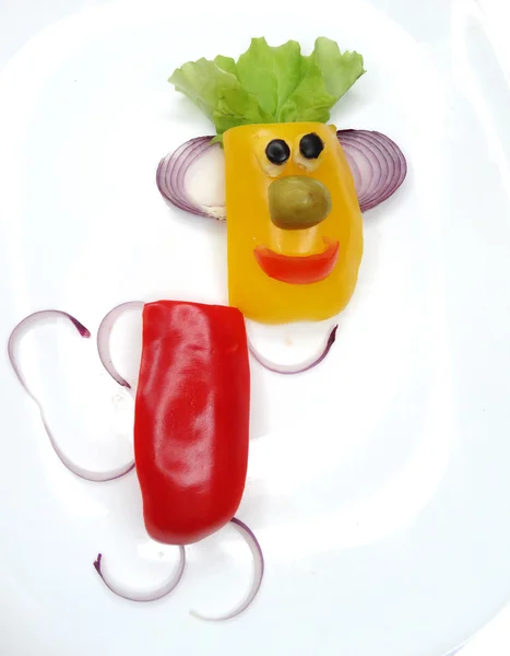 Creatieve grappige plantaardige snack met tomaat — Stockfoto