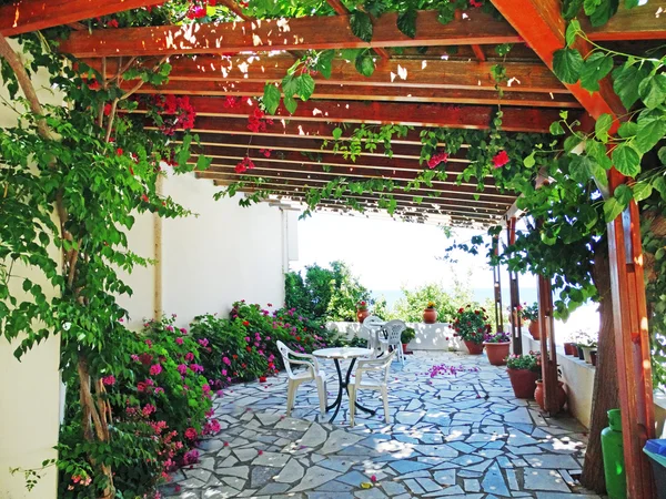 Hotel di lusso edificio balcone e terrazza santorini Grecia — Foto Stock