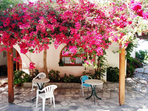 Hotel di lusso edificio balcone e terrazza santorini Grecia — Foto Stock