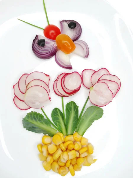 Créatif drôle collation aux légumes avec concombre — Photo