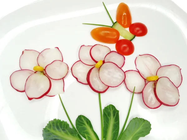 Kreatywne śmieszne przekąski warzyw z ogórkiem — Zdjęcie stockowe