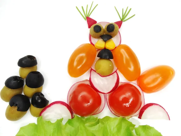 Lanche vegetal engraçado criativo com tomate — Fotografia de Stock